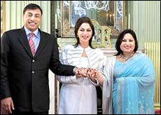 L N Mittal and his wife Usha (right) with Simi Grewal (centre). Photograph courtesy: Star World