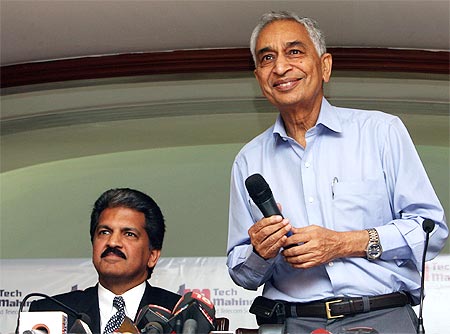 Anand Mahindra, chairman, Tech Mahindra, and Vineet Nayyar (right), its CEO and MD, address a news conference in Mumbai.