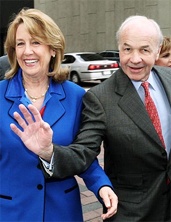 Kenneth Lay arrives at the federal courthouse with his wife Linda on April 25, 2006