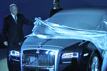 Colin Kelly, regional director, Rolls-Royce Motor Cars, Asia, with Brenda Pek, general manager south and east Asia Pacific, unveiling the Ghost.