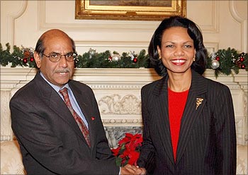 Shyam Saran with former US Secretary of State, Condoleezza Rice.