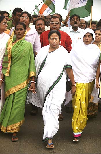 Mamata Banerjee, chief of the regional Trinamool Congress party (centre).