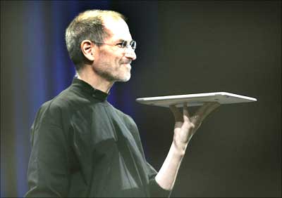 Steve Jobs holds Apple's new Macbook Air notebook computer.