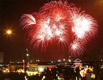 Fireworks light up the sky during the 2nd World Pyro Olympics at Manila bay.