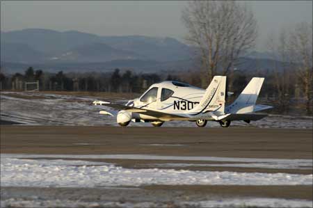 The Terrafugia Transition taxiing to the runway.