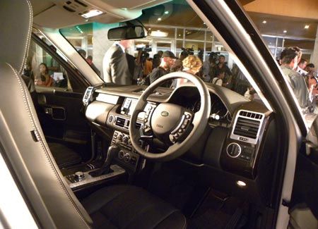 The interior of the Range Rover Sport automatic with paddle shift.