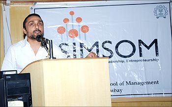 Rahul Bose shares his thoughts at Avenues 2009.