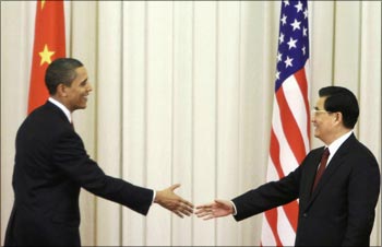 US President Barack Obama and China's President Hu Jintao shake hands.