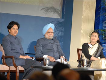 PepsiCo chairman and USIBC president Indra Nooyi, Prime Minister Manmohan Singh, and Indian Ambassador to the United States Meera Shankar at the USIBC event in Washington DC.