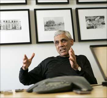 Vinod Khosla, founder of Khosla Ventures, interacts with journalists at the Reuters Environmental Summit 2008 in San Francisco, California.
