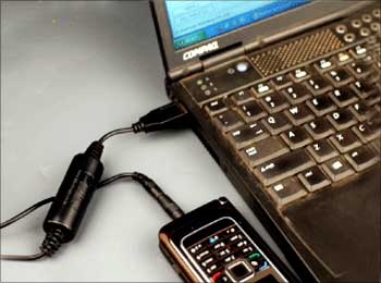 Charging the phone through the USB port of a laptop.