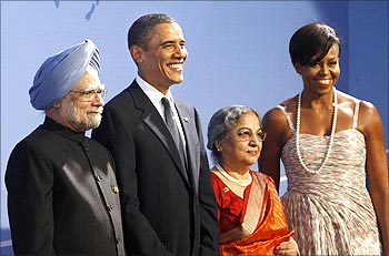 Prime Minister Manmohan Singh (L) and his wife Gursharan Kaur (2nd R) pose with US President Barack Obama and first lady Michelle Obama as they arrive at the Phipps Conservatory for an opening reception and working dinner for heads of delegation at the G20 Summit in Pittsburgh, Pennsylvania.
