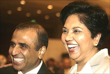 Indra Nooyi (R), CEO of PepsiCo, with Sunil Mittal.