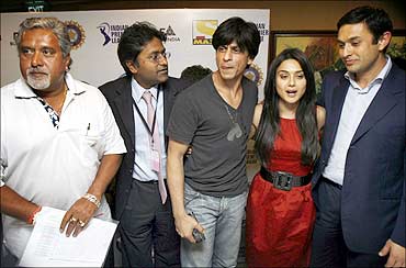 Vijay Mallya (L), Ness Wadia (R), Lalit Modi (2nd L) and actors Shah Rukh Khan and Preity Zinta.