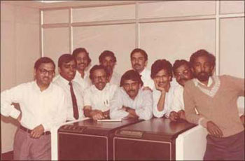 Nandan Nilekani with Infosys team in the 1980s.
