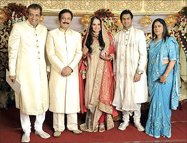 Tennis player Sania Mirza (C) and Shoaib Malik, flanked by Sania's parents), and Subroto Roy.