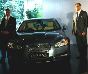 Tata Motors Chairman Ratan Tata (L) and David Smith, CEO of Jaguar Land Rover, pose with a Jaguar XF.