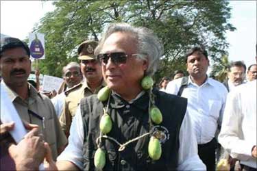 Union Minister Jairam Ramesh greeted with brinjal garland at Hyderabad.