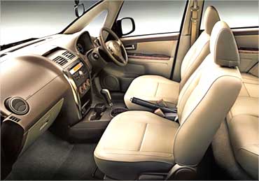 Front seats of SX4.