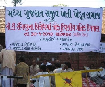 A banner at Gandhi Ashram in Ahmedabad states that farmers will observe a token fast to oppose Bt brinjal.