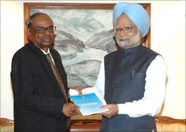 C Rangarajan (left) with Prime Minister Manmohan Singh.