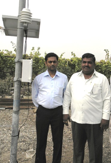 Angshujyoti Das (left) with Sarad Dokre, a grape farmer.
