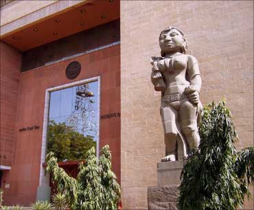The Kubera statue in front of the Reserve Bank of India.