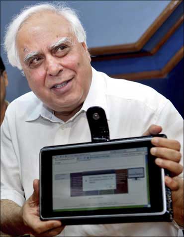 Kapil Sibal unveils $35 laptop.