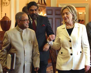 From L-R: Pranab Mukherjee, Commerce Minister Anand Sharma and Hillary Clinton.