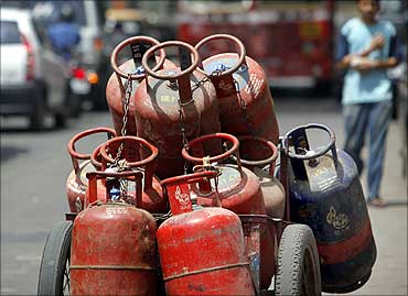 oil retailers lose Rs 272.19 on the sale of every 14.2-kg LPG cylinder.
