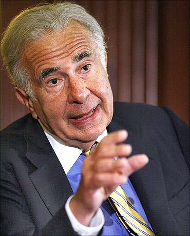 Carl Icahn speaks at a conference in New York.