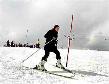 A woman learns to ski on a slope in Gulmarg, 55 km (34 miles) west of Srinagar.