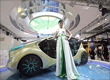 Green cars, new stunners rock at Beijing Auto Show