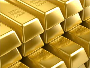 Gold zooms past Rs 18K per 10 gram