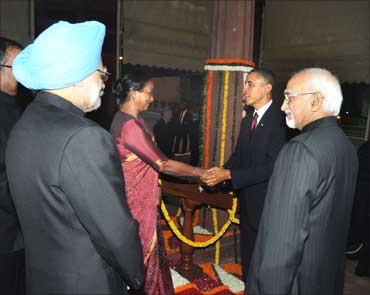 Obama being received by Lok Sabha Speaker Meira Kumar.