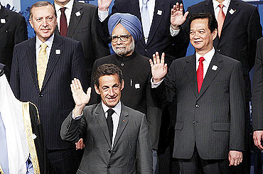 Turkey's Prime Minister Tayyip Erdogan (L), Manmohan Singh, Vietnam's Prime Minister Nguyen Tan Dung and France's President Nicolas Sarkozy.