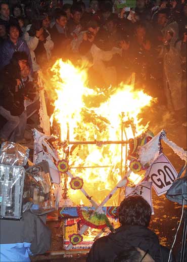 Demonstrators set fires during anti-G20 protest in Seoul.