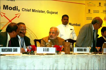 Modi with (from left) Maheshwar Sahu, Gujarat principal secretary, industries; A K Joti, chief secretary, Gujarat; and Arun Nanda.