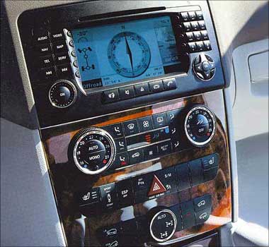 Front AC controls picture.