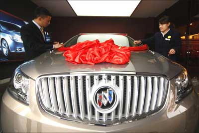 Staff decorate a Buick Regal car at a General Motors auto dealership in Suining,Sichuan province.