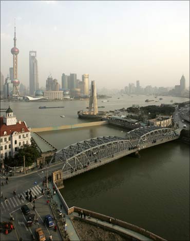 A view of the Waibaidu Bridge across the Suzhou River.