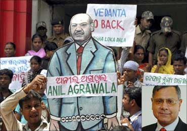 Odisha Lok Dal activists are protesting agianst Vedanta chairman Anil Agarwal. Inset: Former HSBC CEO Aman Mehta.