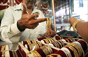 Gold may hit $1,850 by Dec 2011