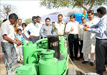 Minister of State for Science and Technology, Prithviraj Chavan looks at the innovation.