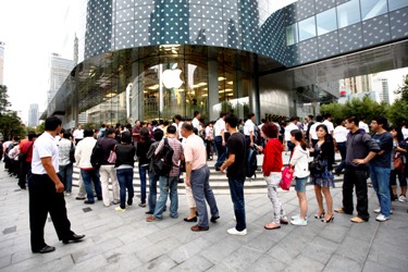 China Unicom launched Apple's latest iPhone in China on Saturday.
