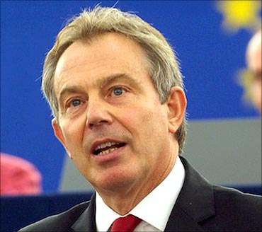 Tony Blair attened a meeting before he became prime minister.