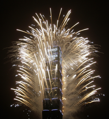 Fireworks light up the Taipei 101 Tower.