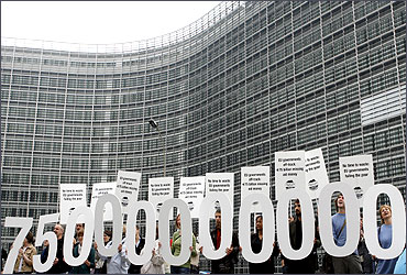 Anti-poverty organisations from Europe protest against the gap of 75 bn euros in aid by EU states.