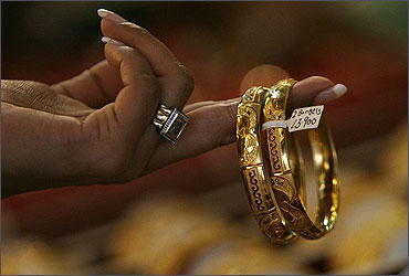 Gold jewellery will now fetch LESS loan