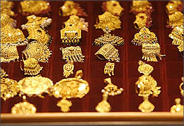 Gold jewellery will now fetch LESS loan